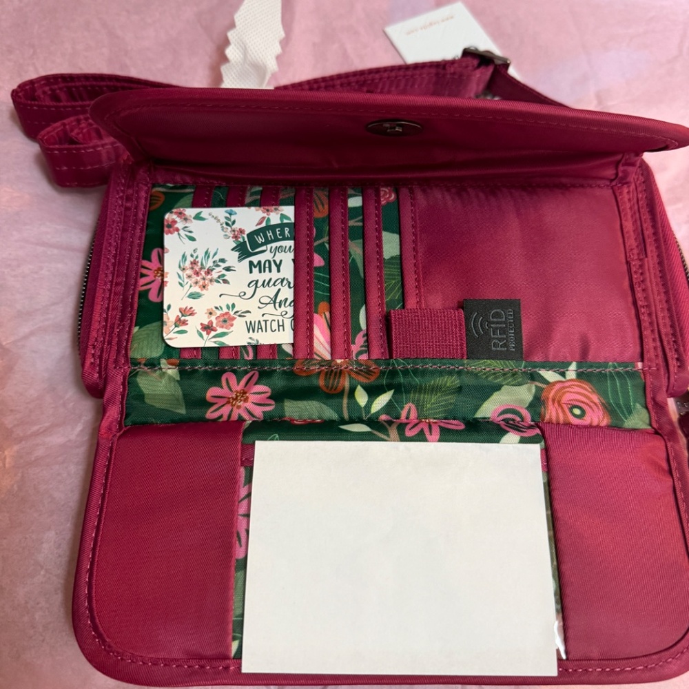 Lug Kickflip SE Crossbody Wallet~Raspberry~NWT - Picture 5 of 12
